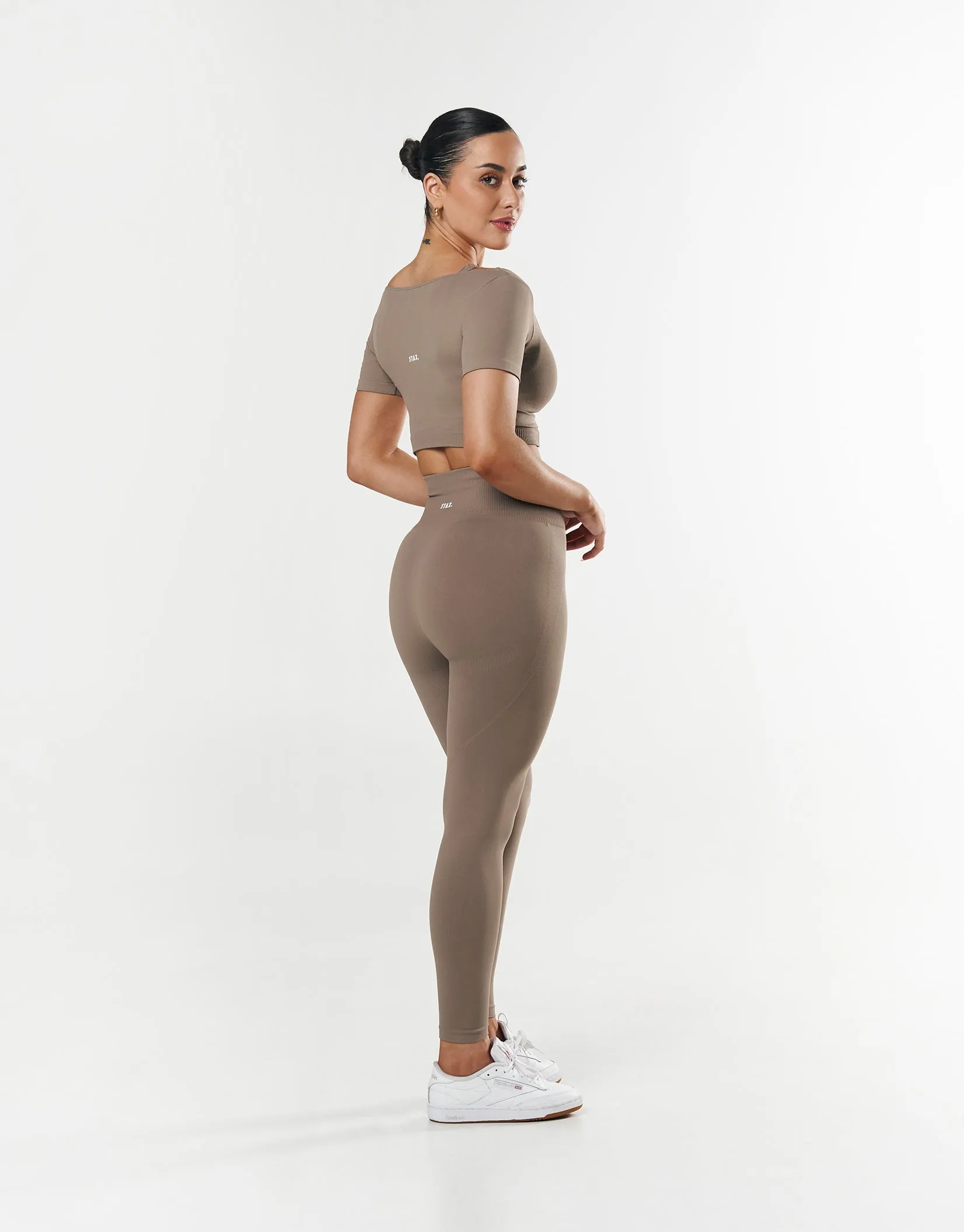 Premium Seamless Scoop Tee - Brown