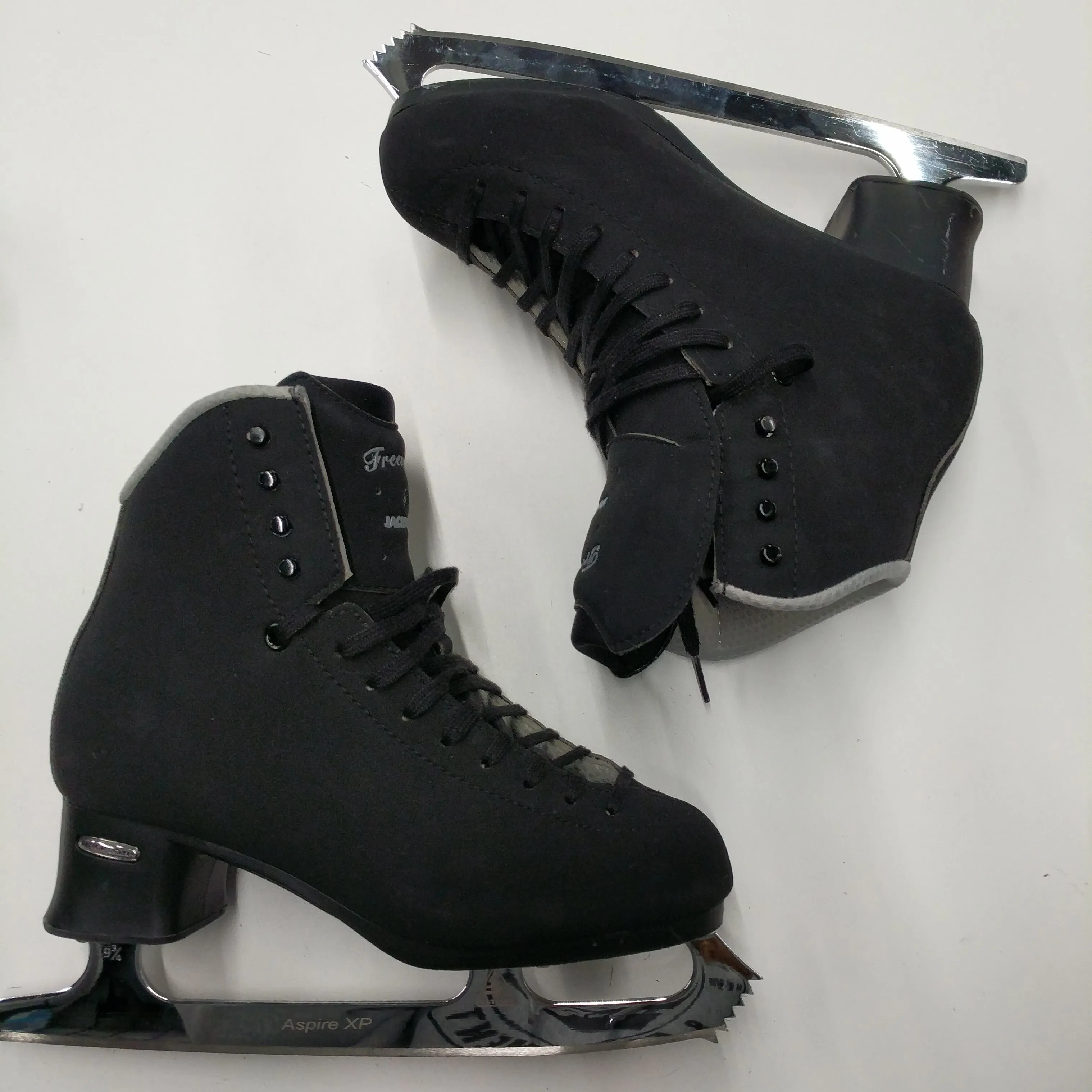 Slightly Used Jackson Freestyle Men's Figure Skates Size 5.5