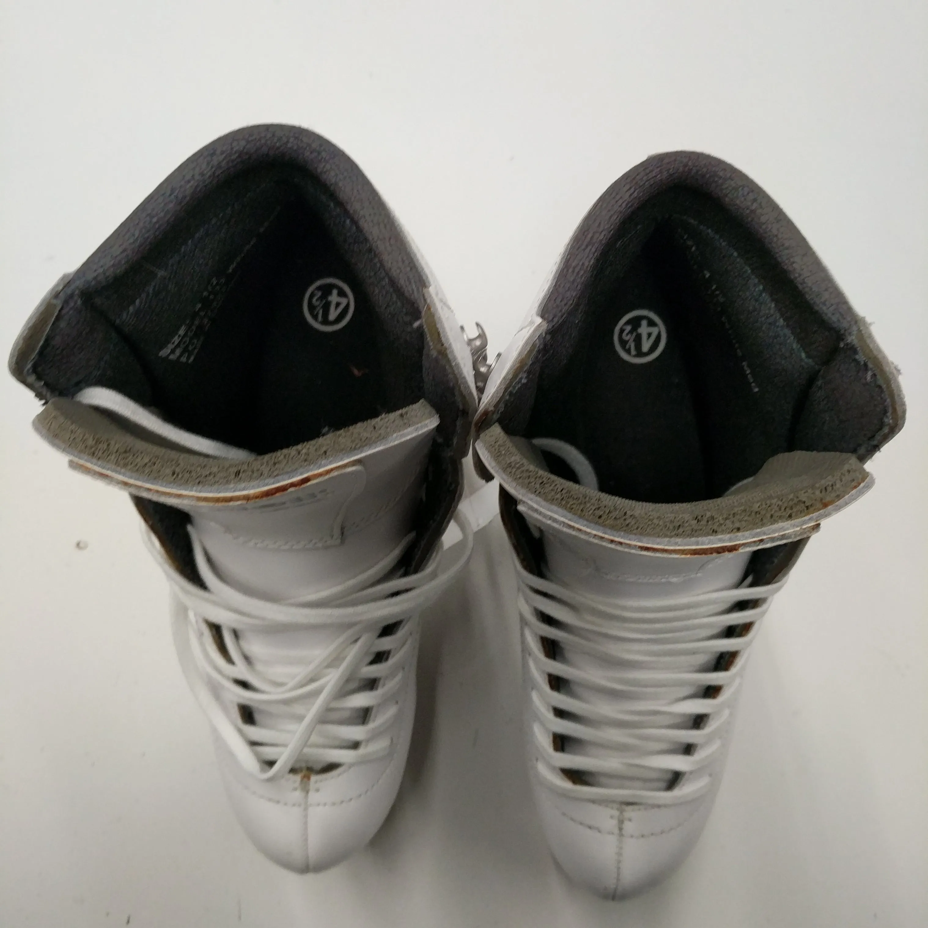 Slightly Used Riedell Diamond Size 4.5 Figure Skates