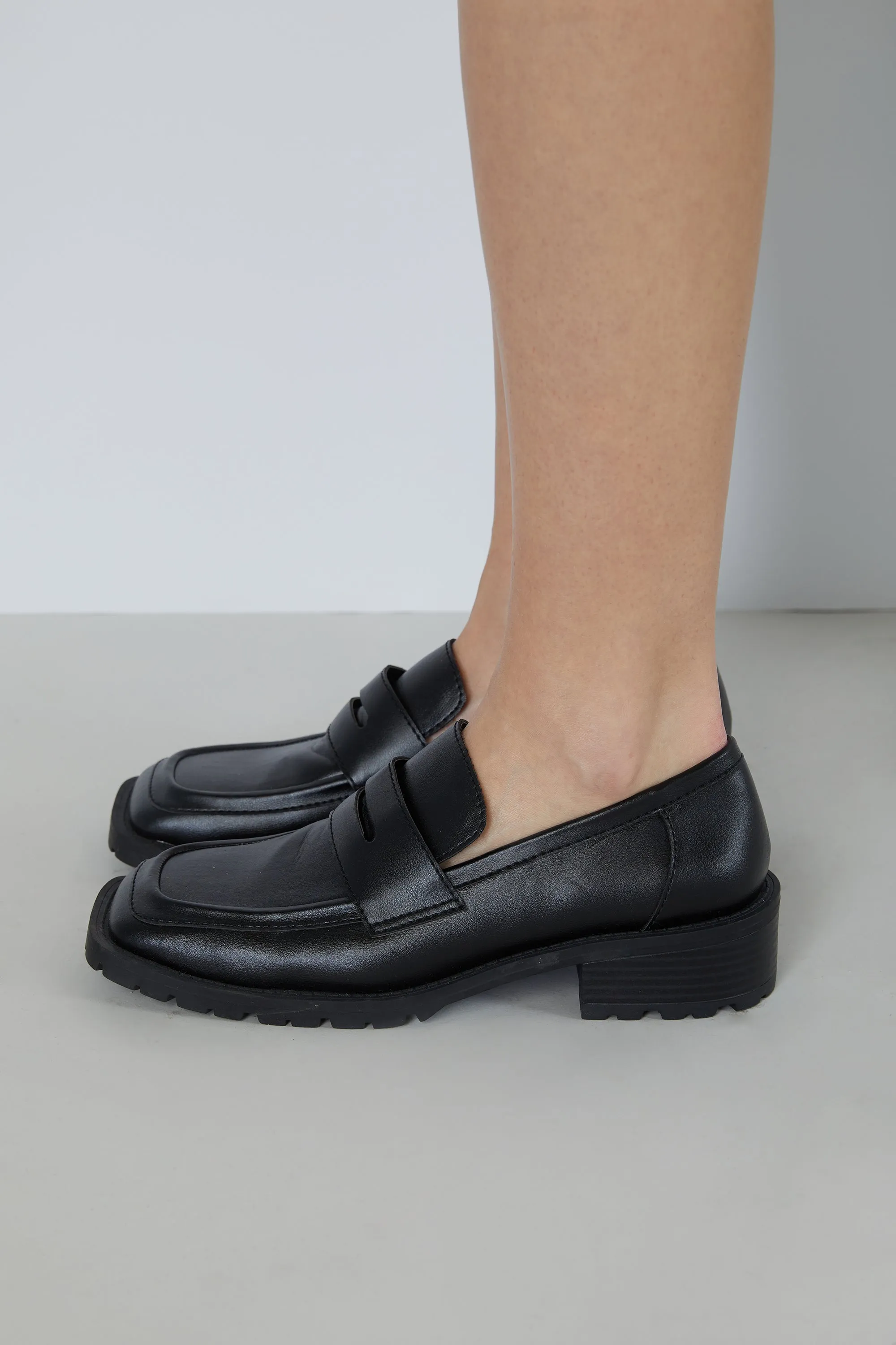 SQUARE TOE LOAFER