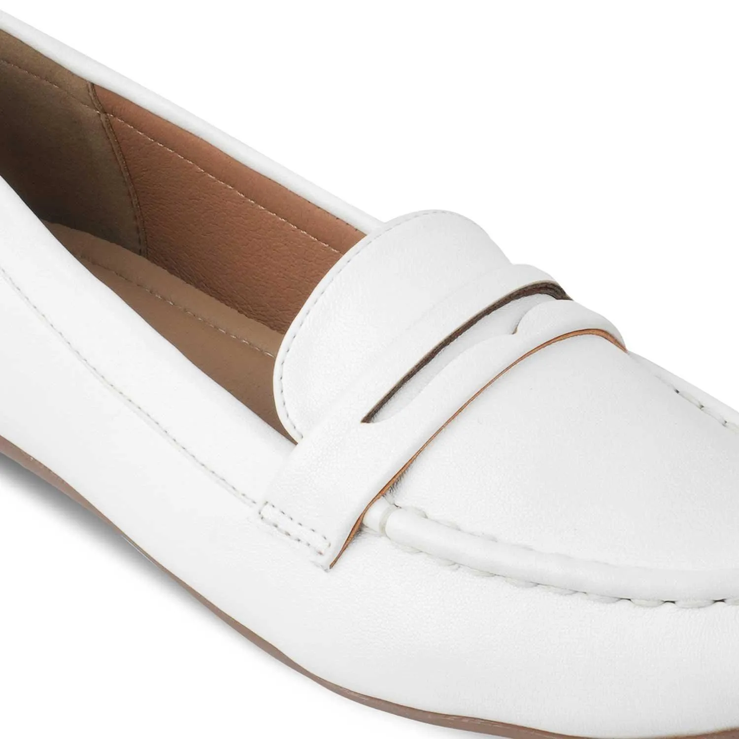 Tresmode Snappy White Women's Casual Loafers