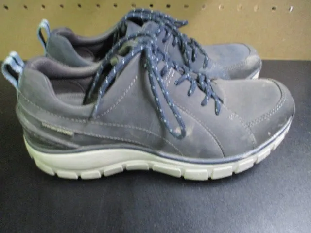 Used Women's Clarks Waterproof Hiking Shoes Size 6