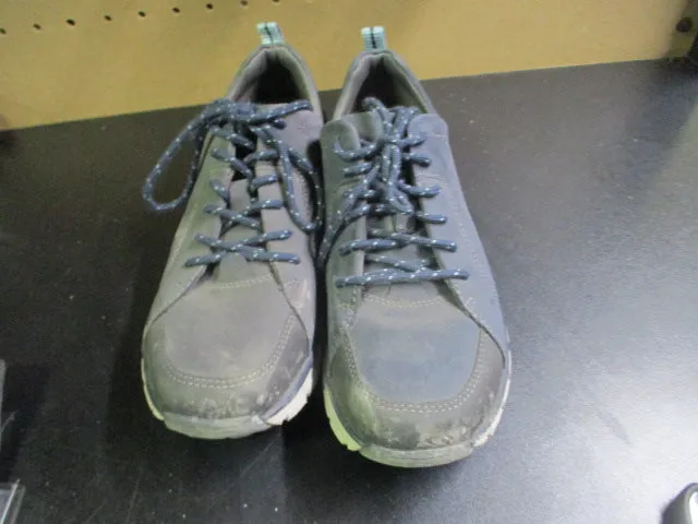 Used Women's Clarks Waterproof Hiking Shoes Size 6