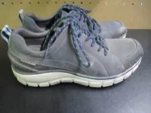 Used Women's Clarks Waterproof Hiking Shoes Size 6