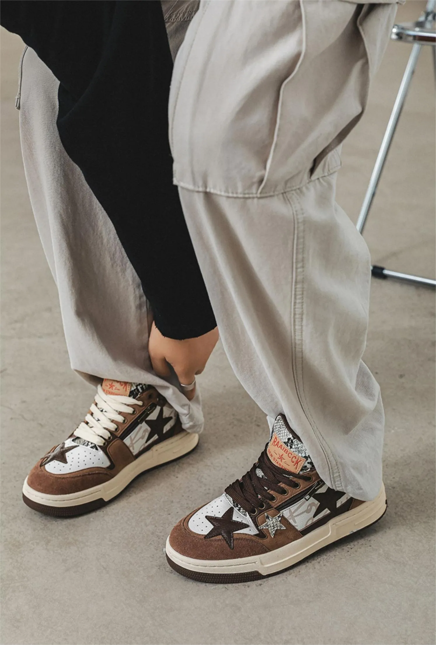 Zipper | Brown Sneakers with Star Element